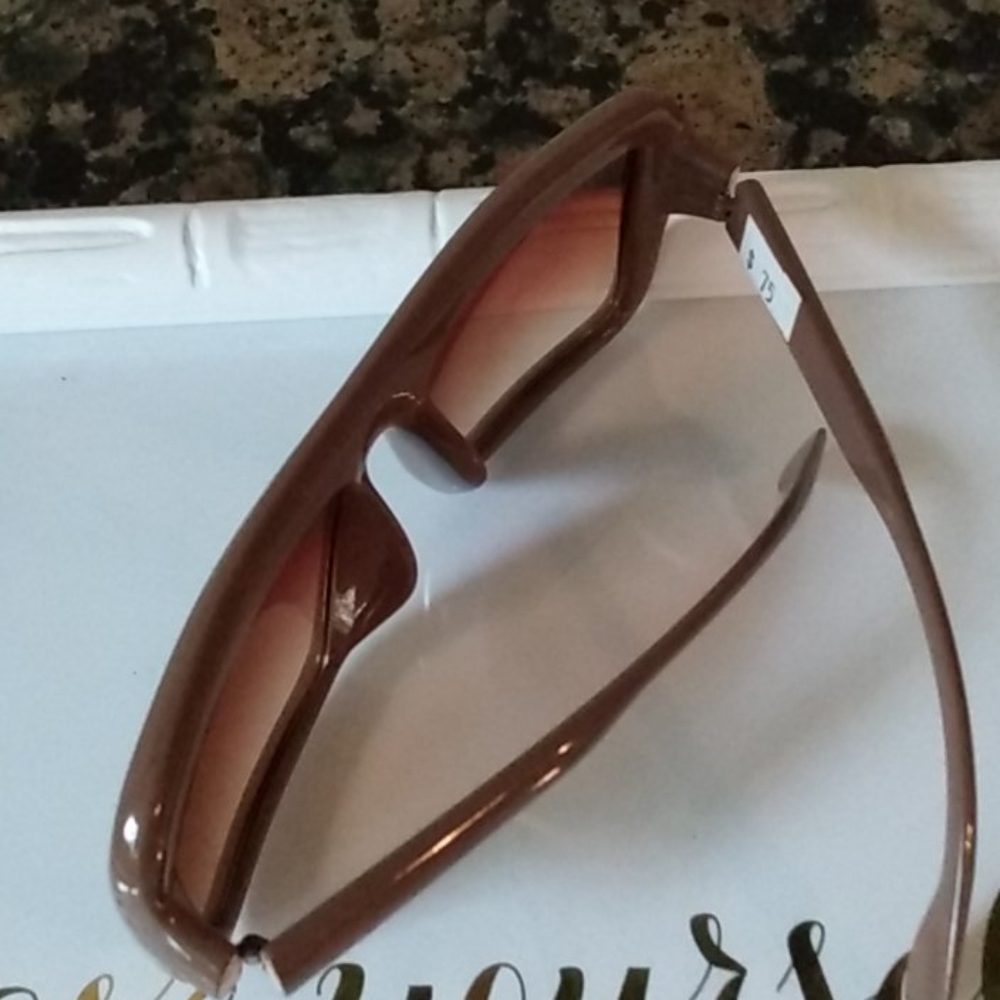 Sunglasses - Picture 4 of 7